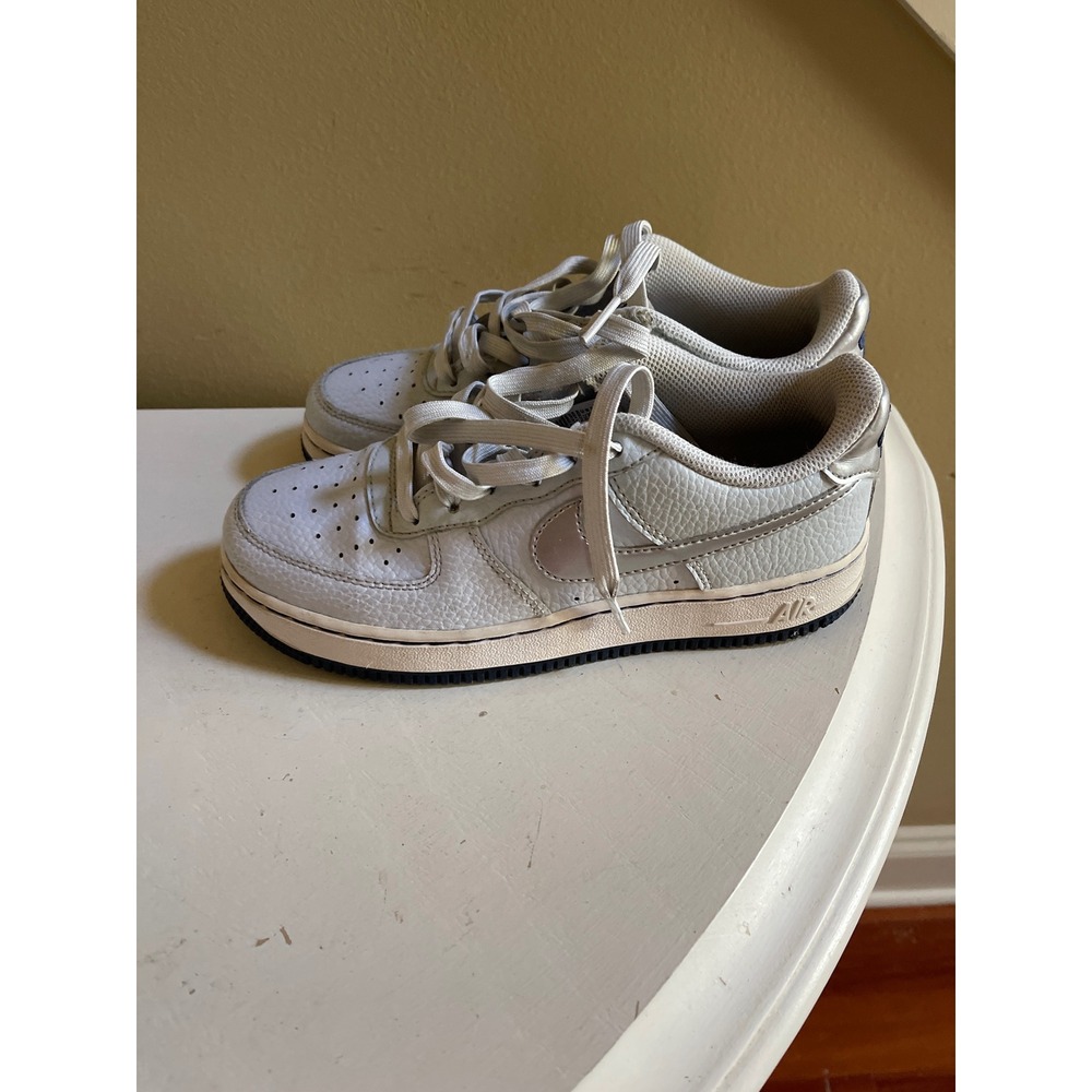 Nike Air Force 1 Low Kids Gray Metallic  Silver Pebbled Leather Sneakers Shoes